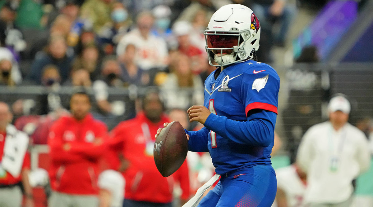 NFC quarterback Kyler Murray of the Arizona Cardinals (1) looks to pass the ball against the AFC during the fourth quarter.